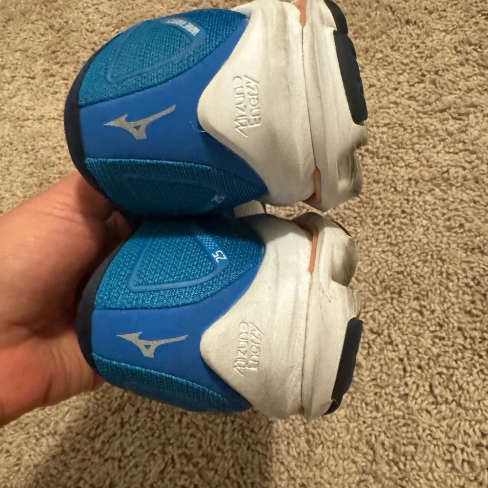Mizuno Wave Rider 25 women’s shoe sz 8